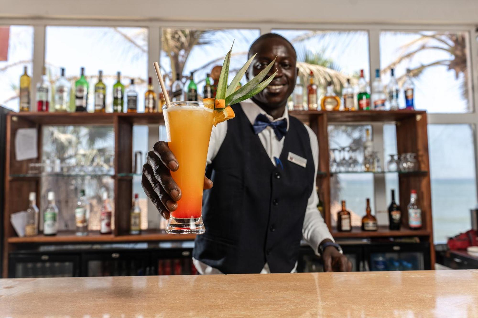 Iris Hotel トゥバブ・ディアラオ エクステリア 写真